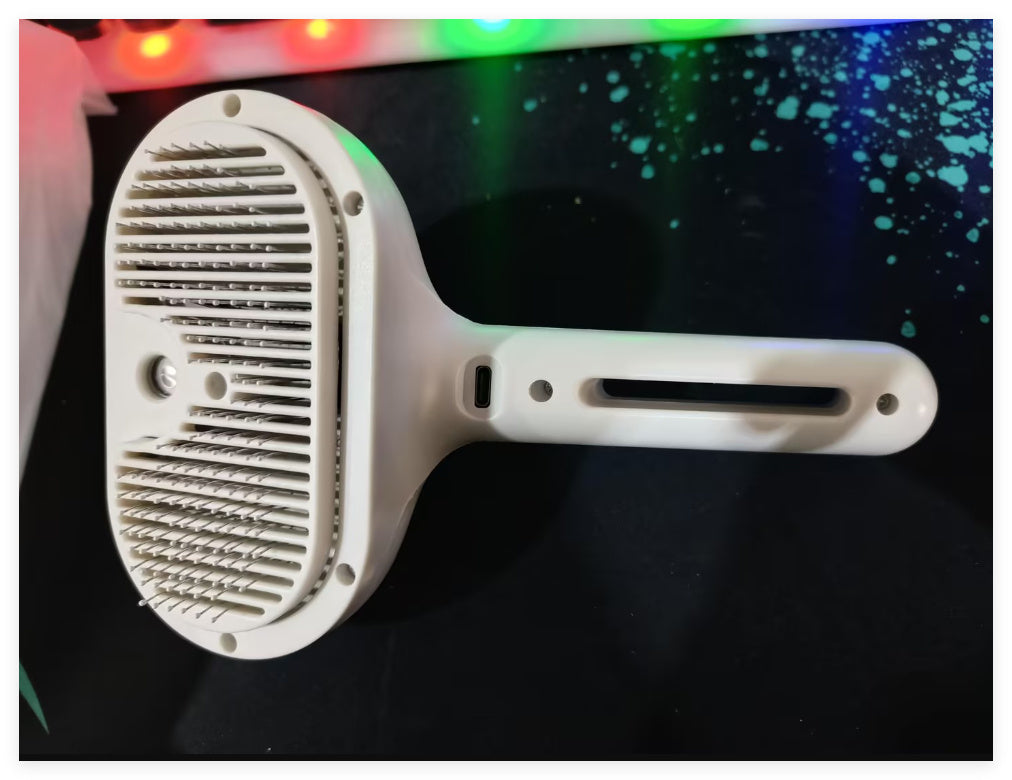 2-in-1 Self-Cleaning Pet Comb with Built-In Mist – Grooming Brush for Dogs & Cats
